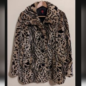 Plush and Luxurious Faux Leopard Swing Coat